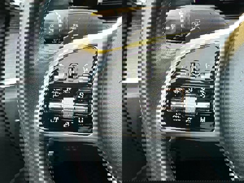 Image Mercedes-Benz 汃獡敳䔠䈠牥楬敮 200 2.0 184 Avantgarde Carplay Clim Bi-zone Caméra PA Sièges élec chauffants Bluetooth Toit ouvrant 